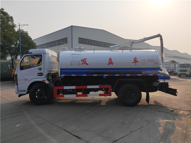 東風(fēng)牌8方吸糞車(chē)